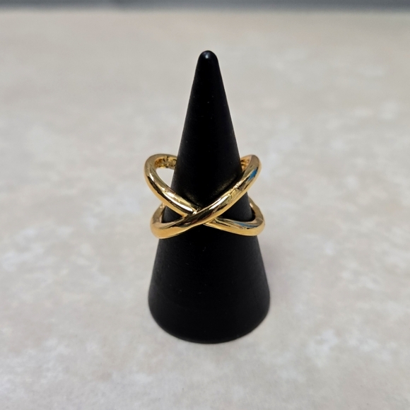 Fashione Gold Tone Simple Ring Size 6 - Picture 1 of 14